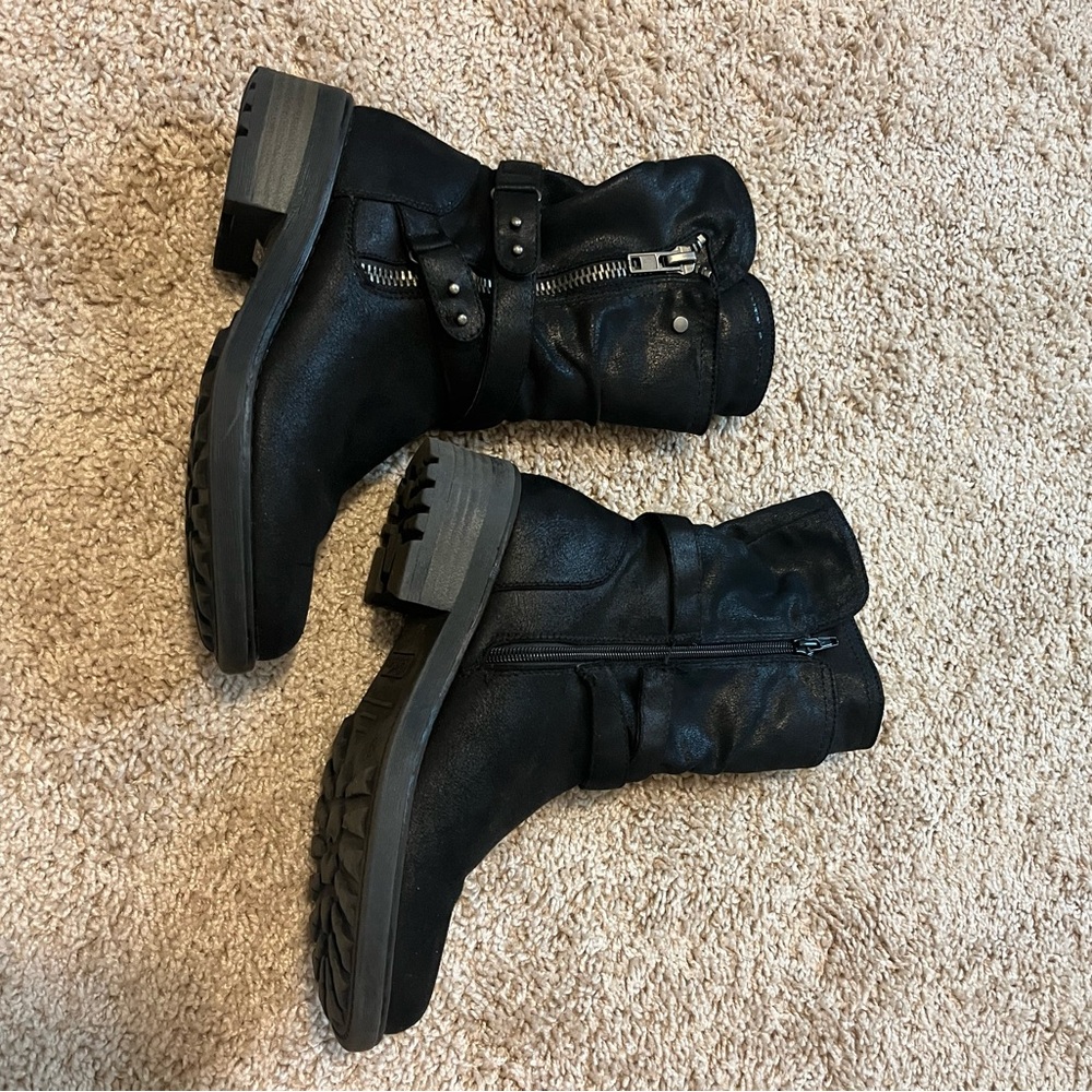 Carlos black boots size 8